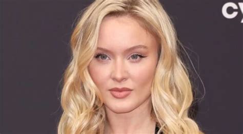 zara larsson desnuda|La cantante Zara Larsson emula a Lady Gaga y。